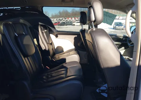 2011 Chrysler Town & Country Touring-L z USA, uszkodzony, nr VIN 2A4RR8DG8BR744659